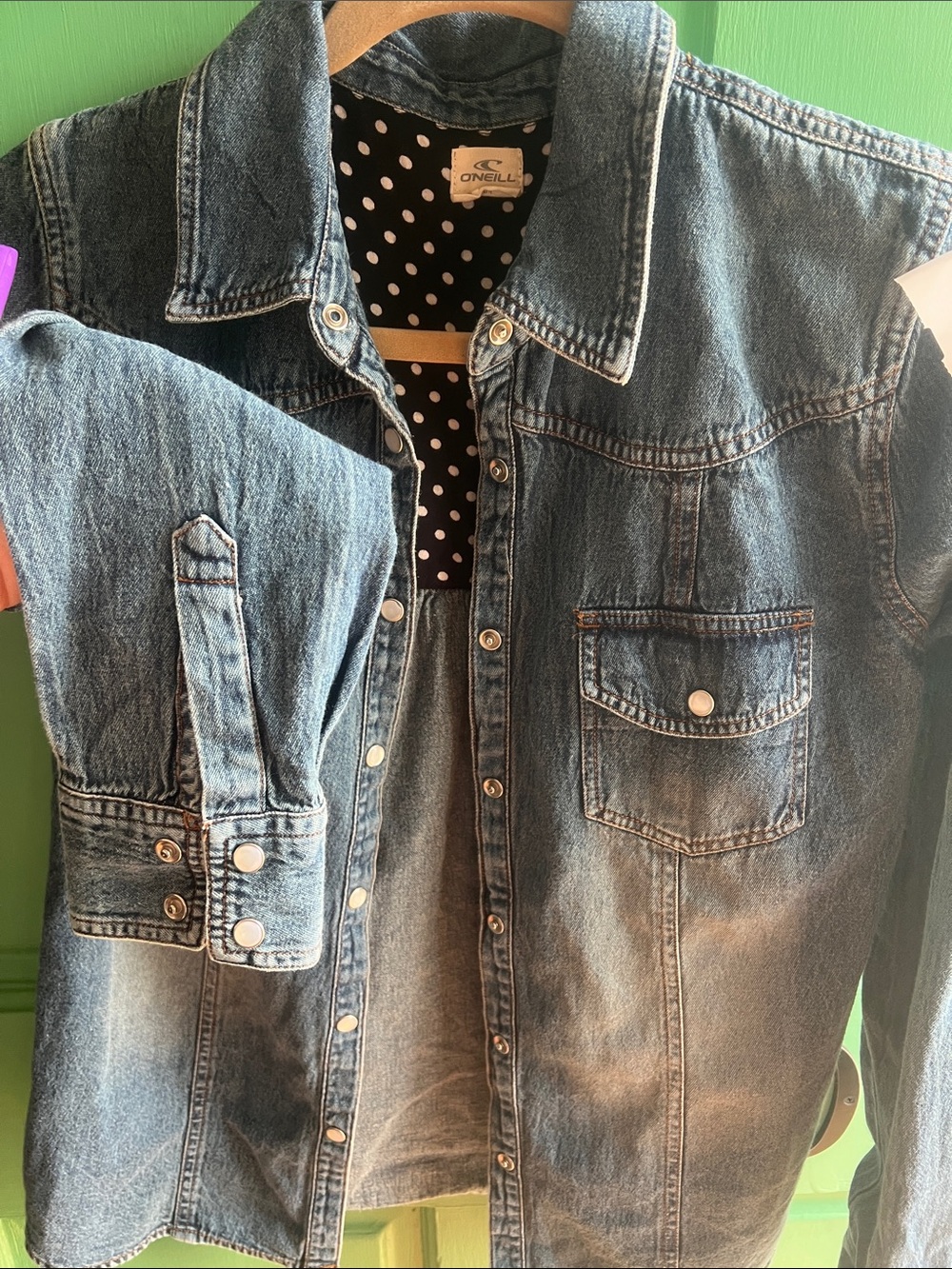 O'Neill Denim 💯 cotton snap button up size Small embroidered back 👀 - Picture 5 of 10